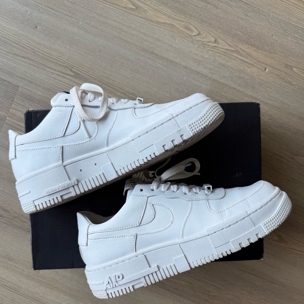 Nike Air Force 1 Pixel 9.5